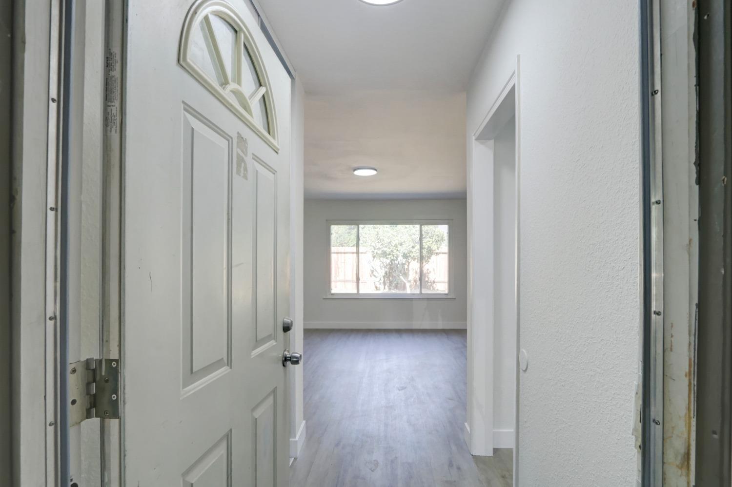Detail Gallery Image 6 of 41 For 7915 Center Pkwy, Sacramento,  CA 95823 - 3 Beds | 1/1 Baths
