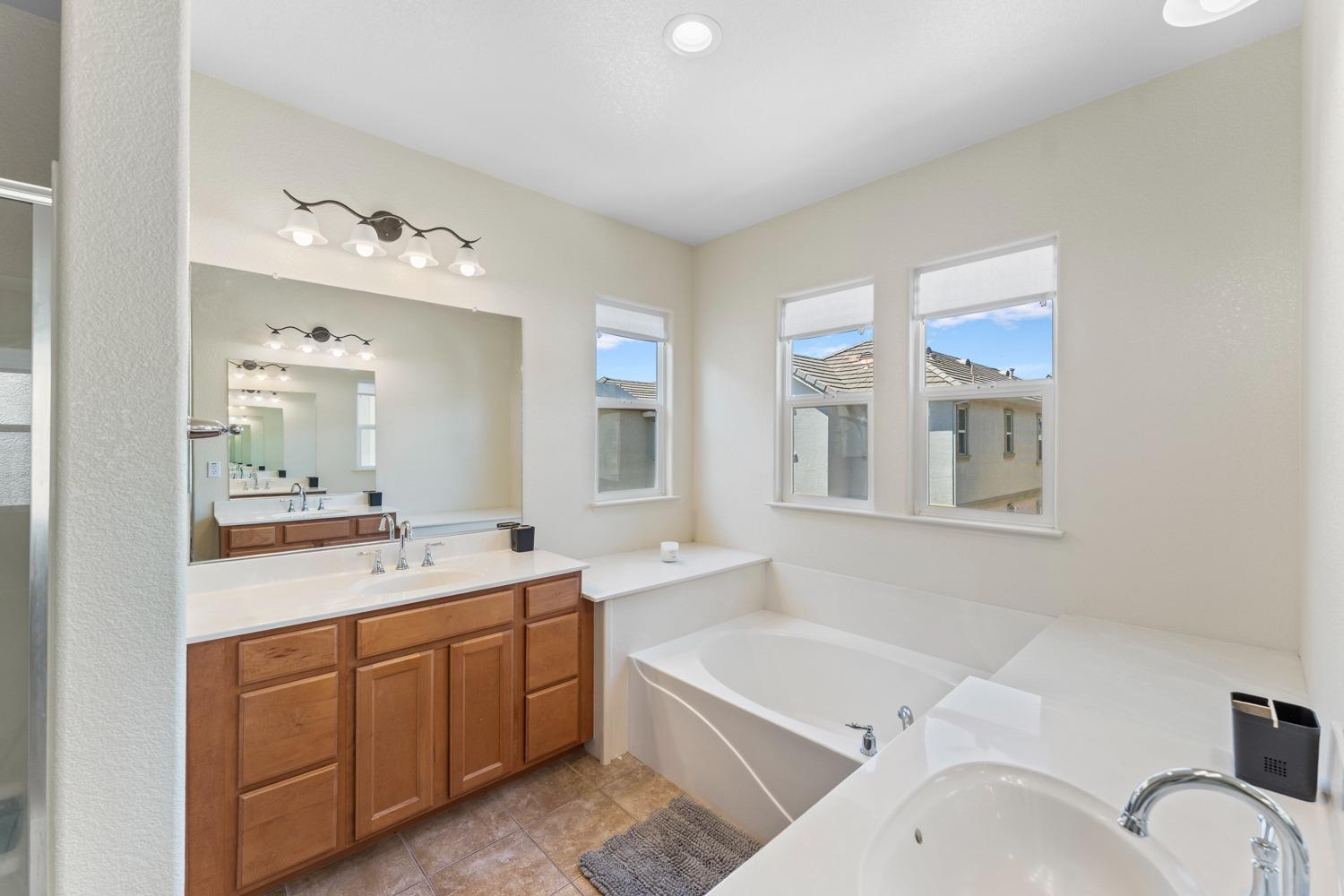 Detail Gallery Image 27 of 49 For 1869 Mammoth Way, Sacramento,  CA 95834 - 3 Beds | 3 Baths