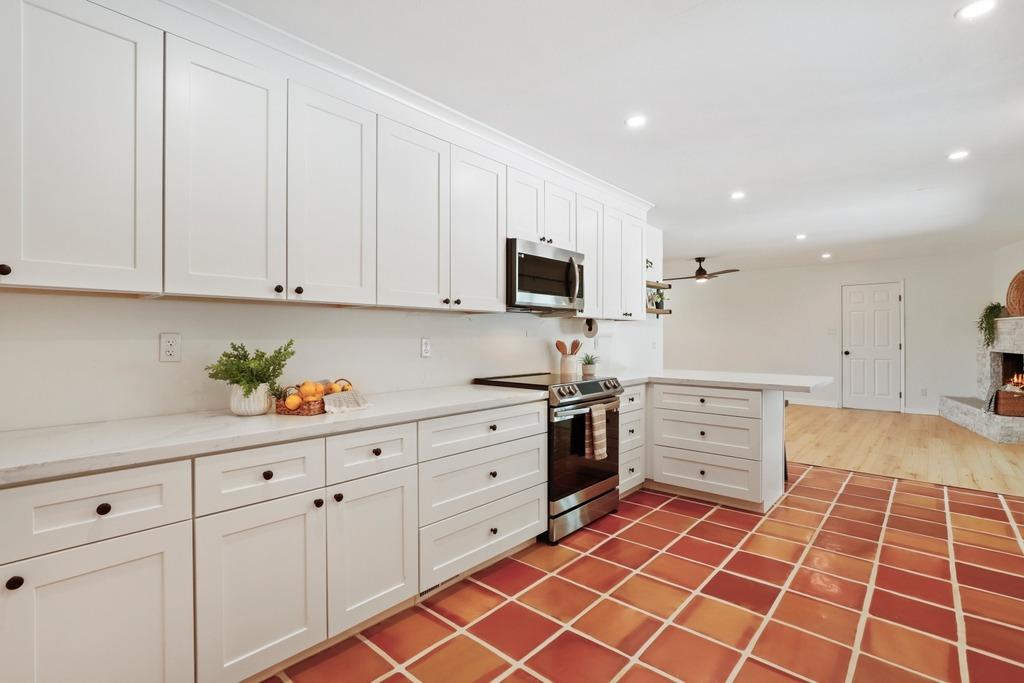 Detail Gallery Image 14 of 36 For 7773 Palmyra Dr, Fair Oaks,  CA 95628 - 4 Beds | 3 Baths