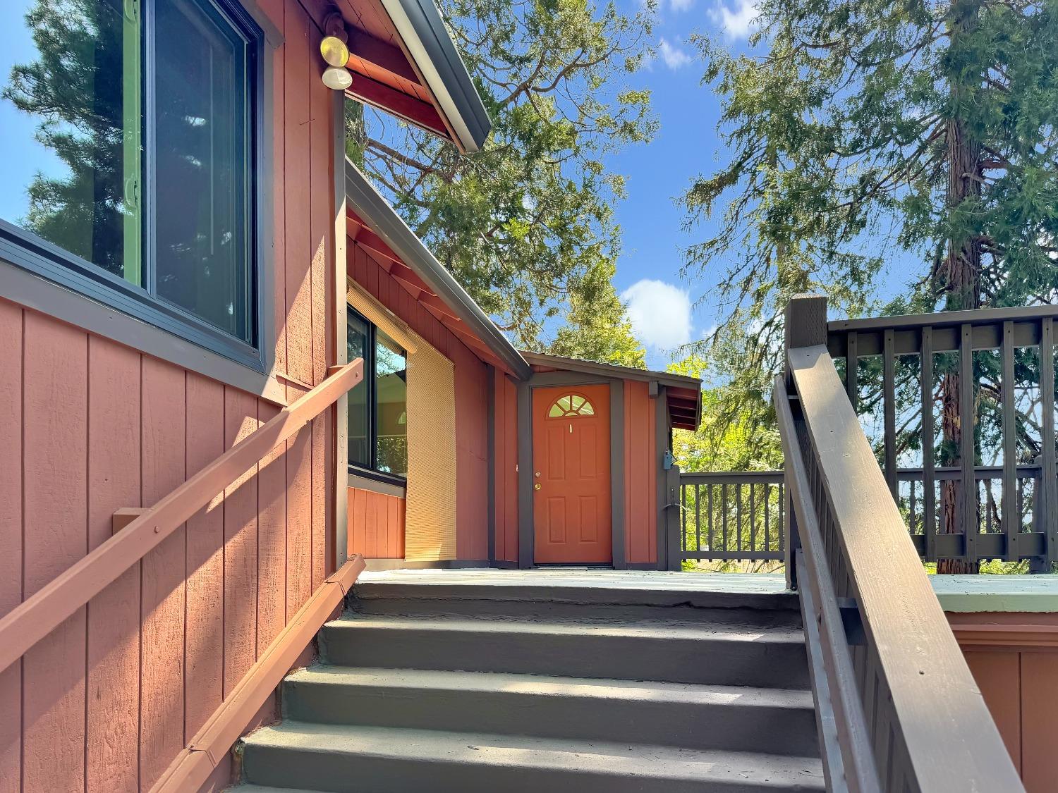 Detail Gallery Image 3 of 22 For 224 Manor Dr, Grass Valley,  CA 95945 - 3 Beds | 2/1 Baths