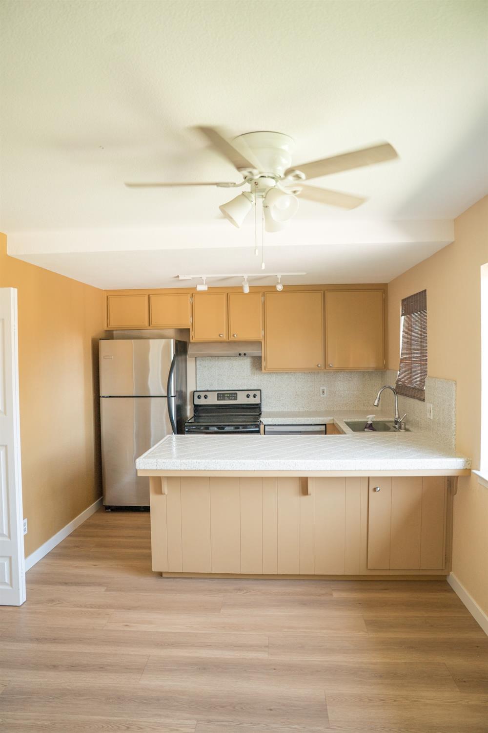 Detail Gallery Image 4 of 48 For 5100 Janell Way, Carmichael,  CA 95608 - 4 Beds | 4 Baths