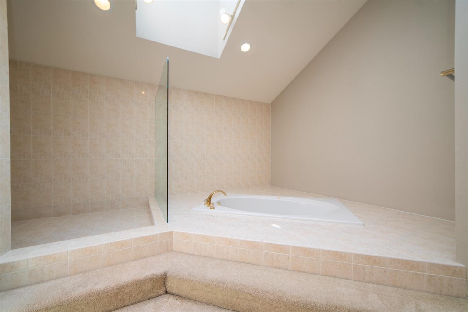 Detail Gallery Image 76 of 94 For 11457 Huntington Village Ln, Gold River,  CA 95670 - 4 Beds | 4/2 Baths