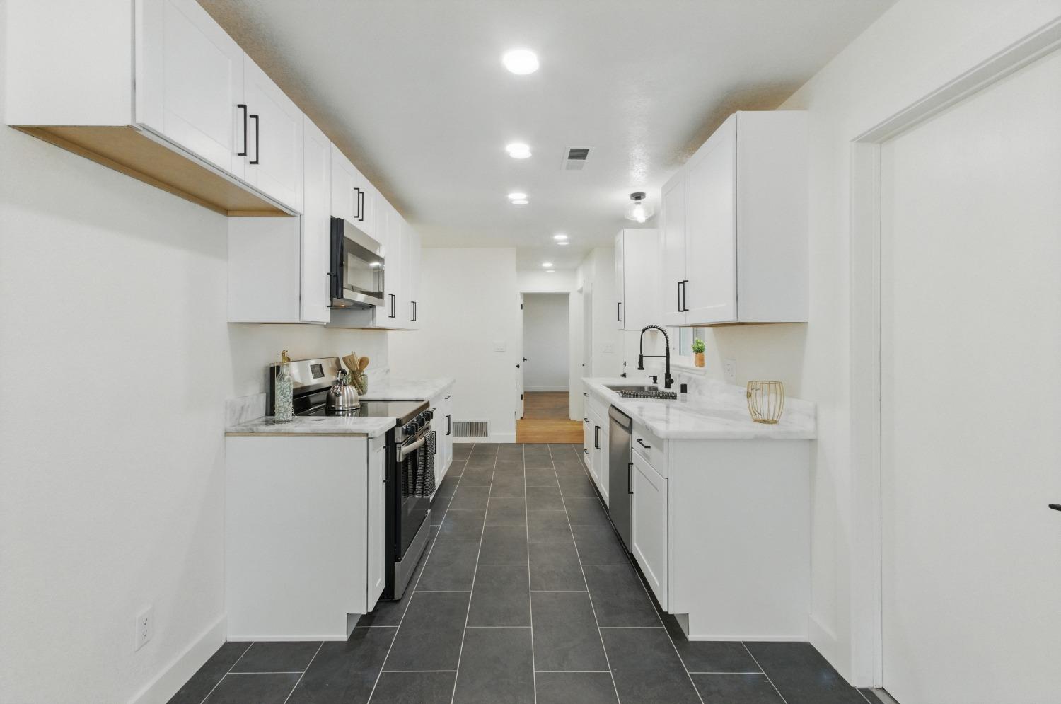 Detail Gallery Image 10 of 70 For 2237 Edwards St, Marysville,  CA 95901 - 4 Beds | 2/1 Baths