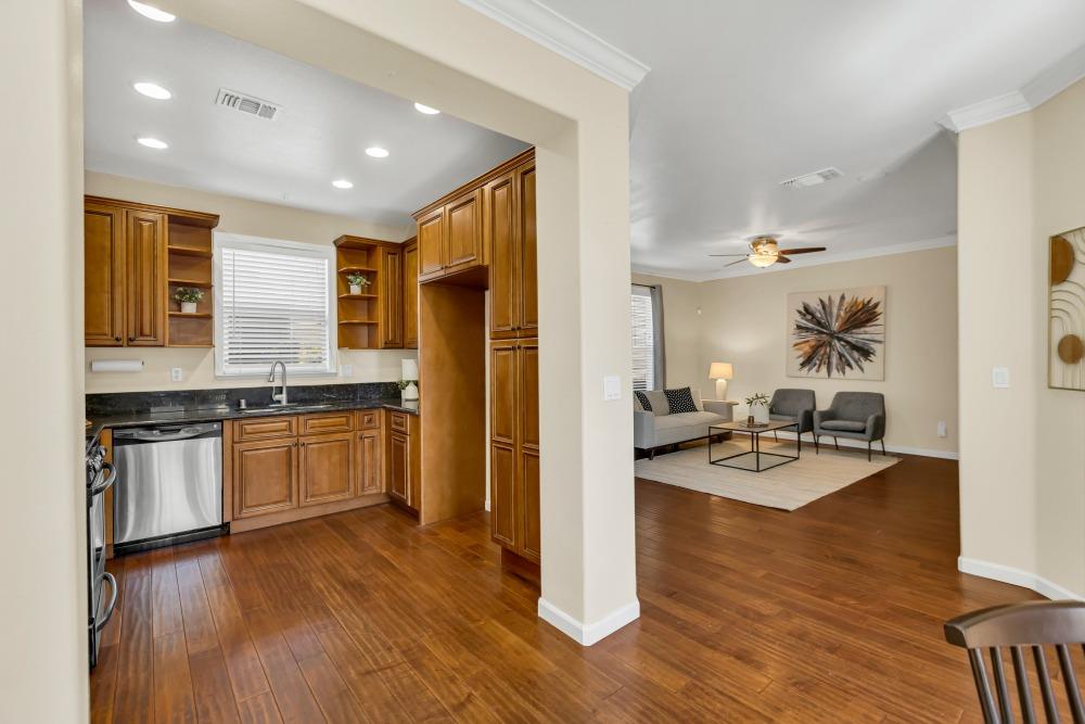 Detail Gallery Image 13 of 51 For 7885 Monaldo Walk, Sacramento,  CA 95823 - 3 Beds | 2/1 Baths