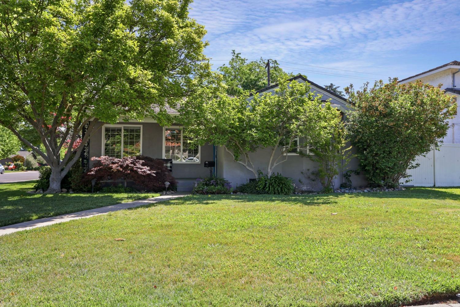 Detail Gallery Image 10 of 41 For 1120 W Oak St, Lodi,  CA 95240 - 3 Beds | 2 Baths