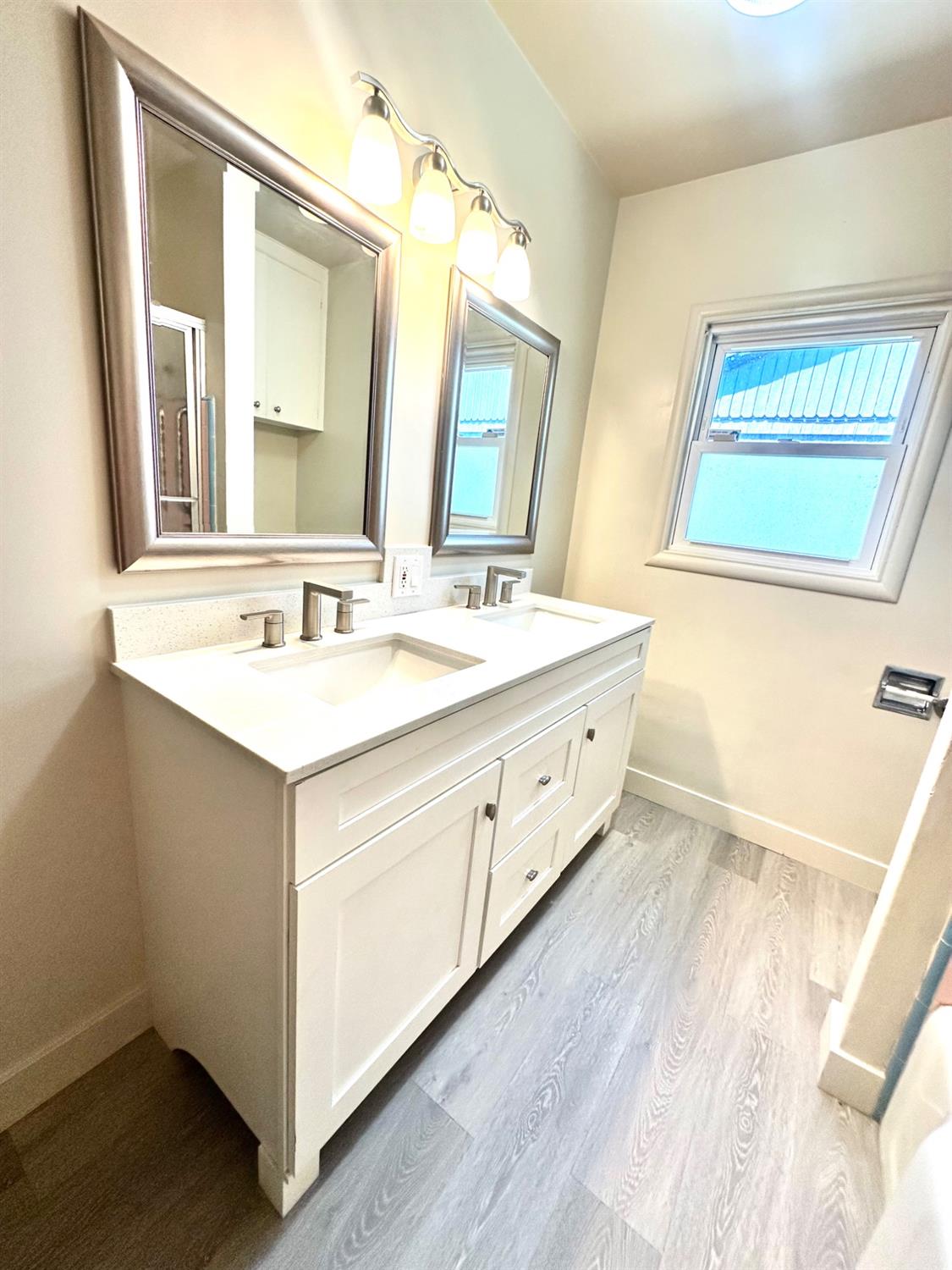 Detail Gallery Image 17 of 29 For 1112 S Country Club Blvd, Stockton,  CA 95204 - 3 Beds | 2 Baths