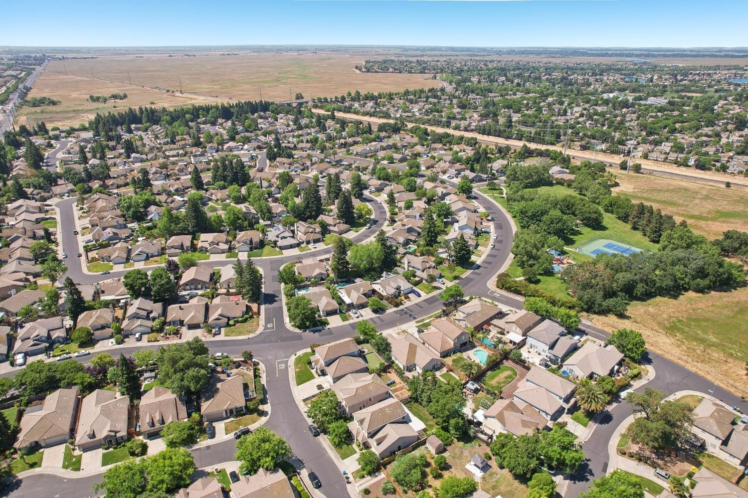 Detail Gallery Image 23 of 37 For 9424 Cristo Way, Elk Grove,  CA 95758 - 5 Beds | 3/1 Baths