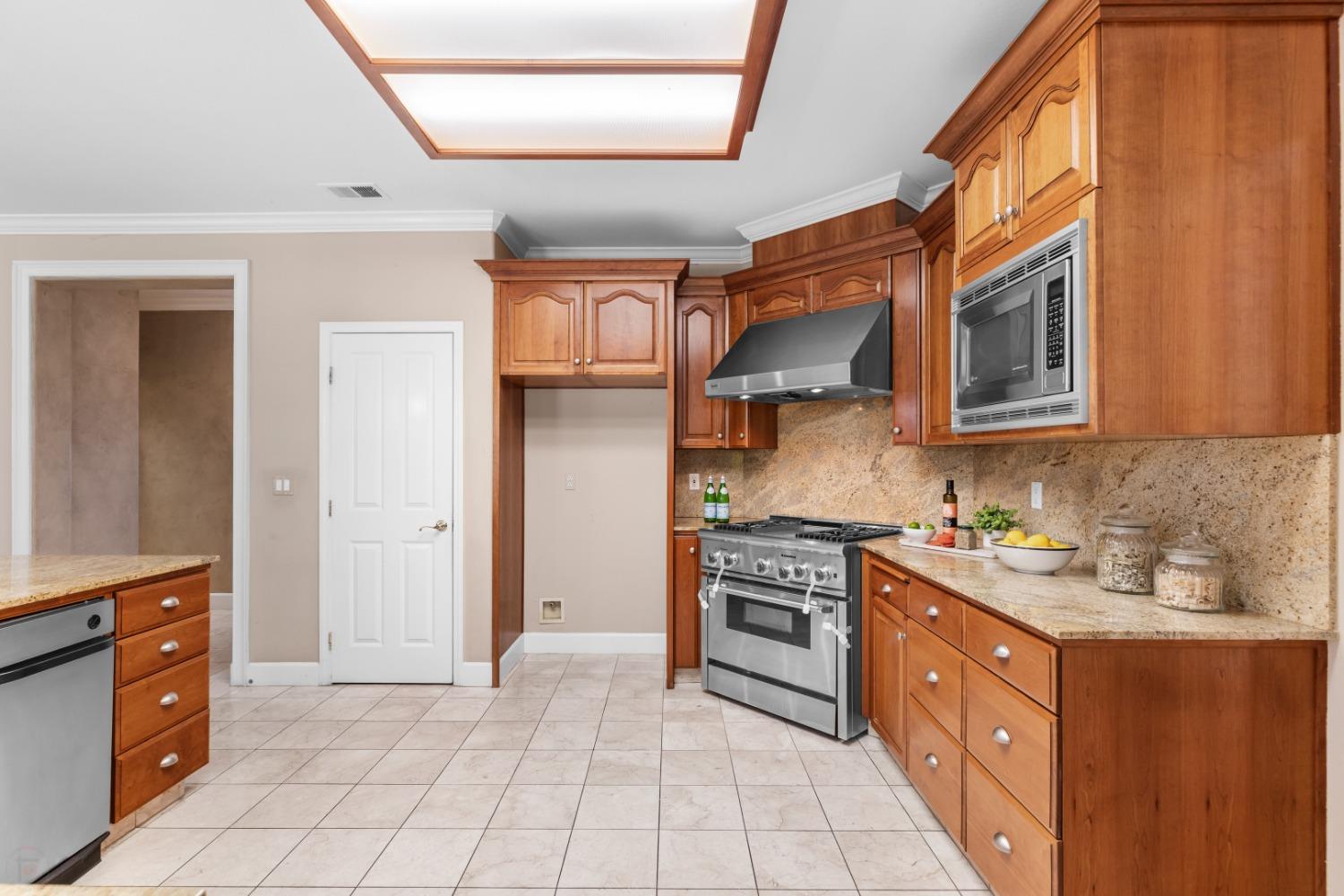 Detail Gallery Image 19 of 84 For 5036 Spanish Bay Cir, Stockton,  CA 95219 - 4 Beds | 3 Baths