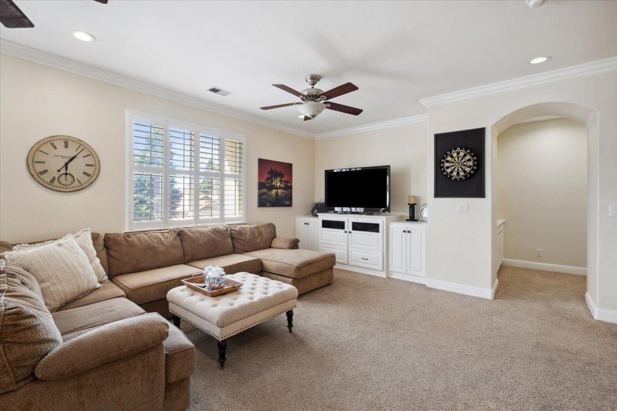 Detail Gallery Image 23 of 49 For 9837 Valgrande Way, Elk Grove,  CA 95757 - 5 Beds | 4 Baths
