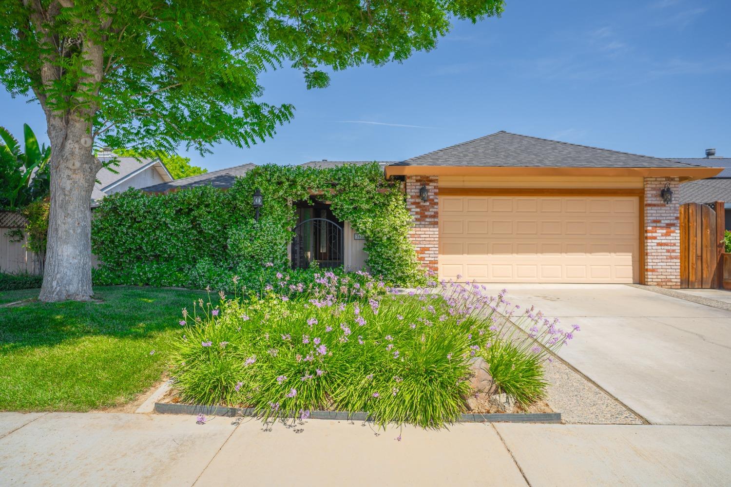 Detail Gallery Image 1 of 63 For 2028 Princeton Ct, Los Banos,  CA 93635 - 3 Beds | 2 Baths