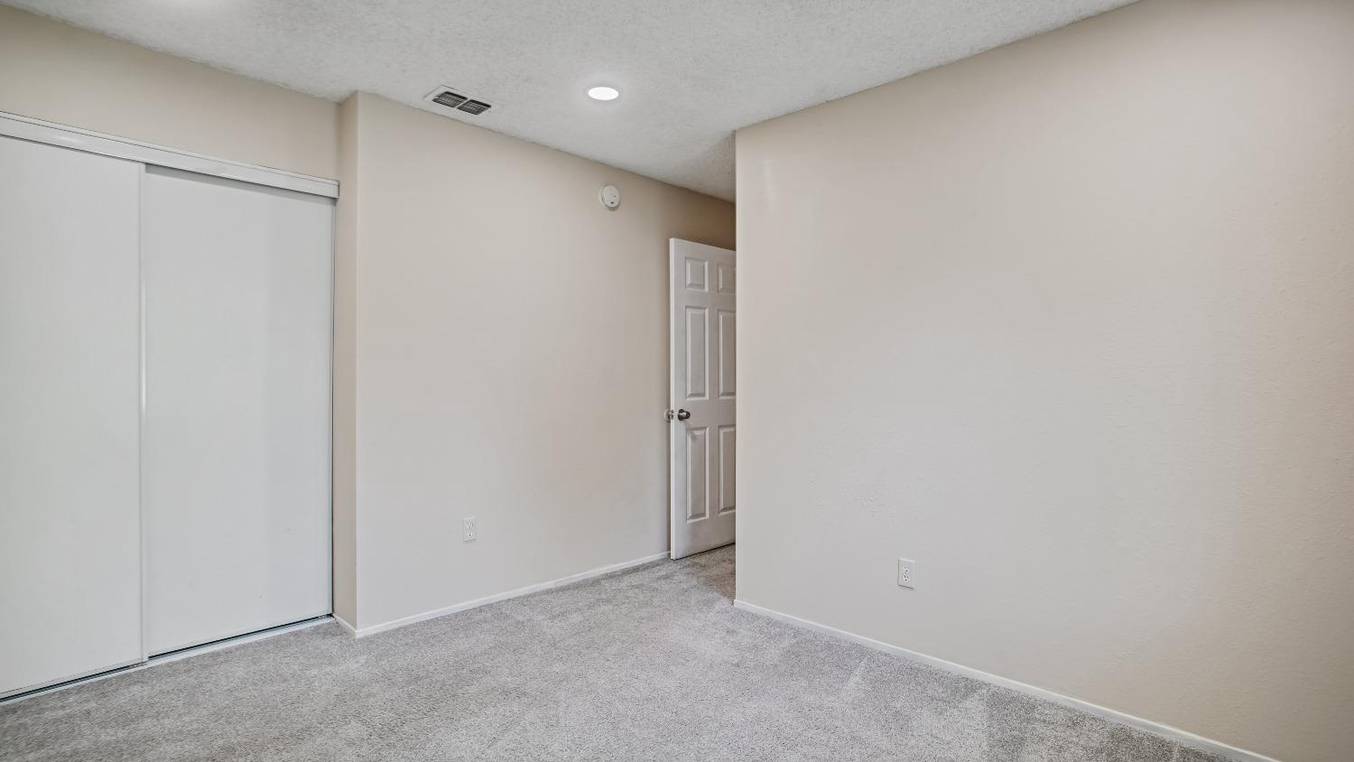 Detail Gallery Image 27 of 39 For 8903 Salmon Falls Dr #B,  Sacramento,  CA 95826 - 4 Beds | 2/1 Baths