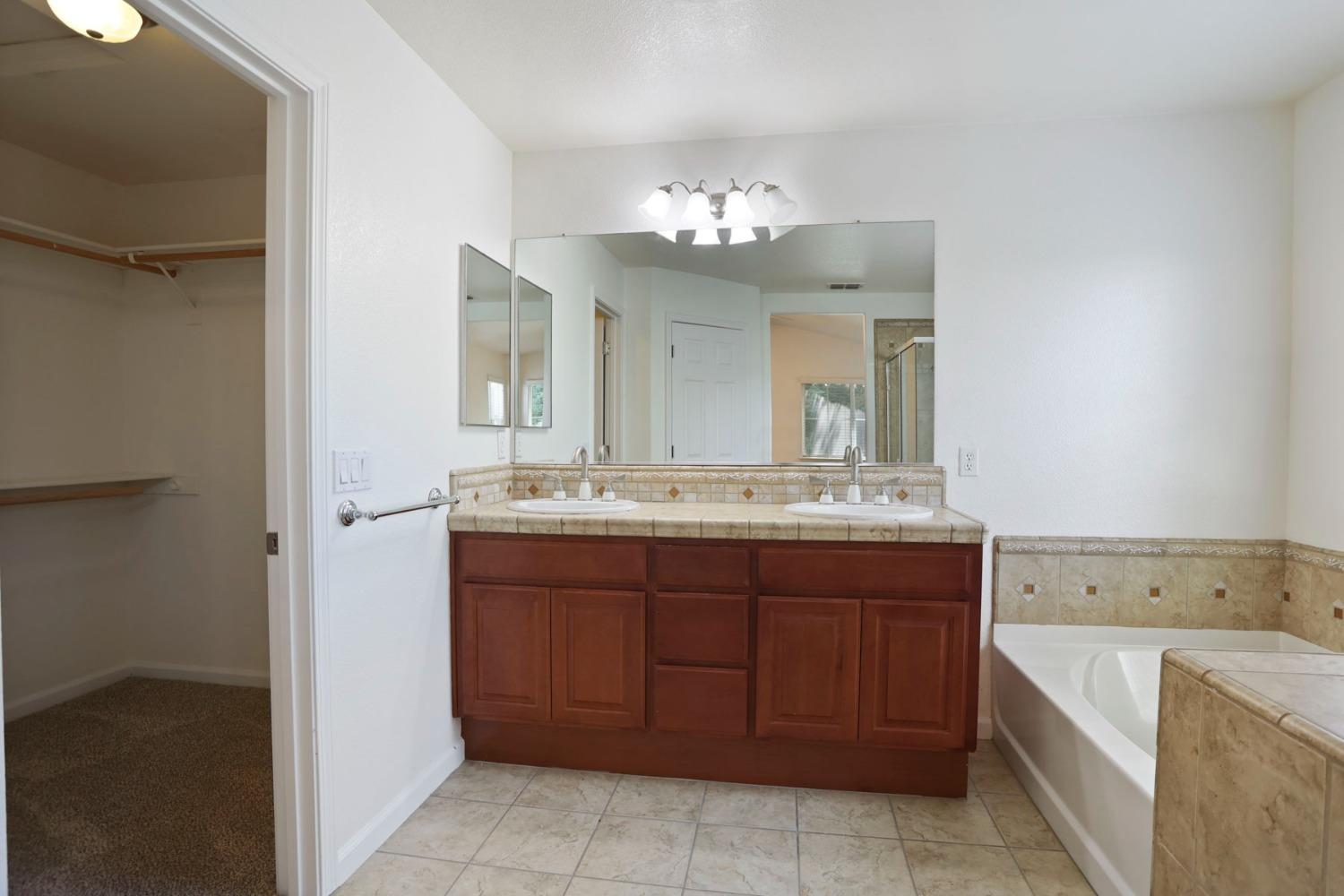 Detail Gallery Image 16 of 26 For 2340 Etcheverry Dr, Stockton,  CA 95212 - 5 Beds | 3 Baths