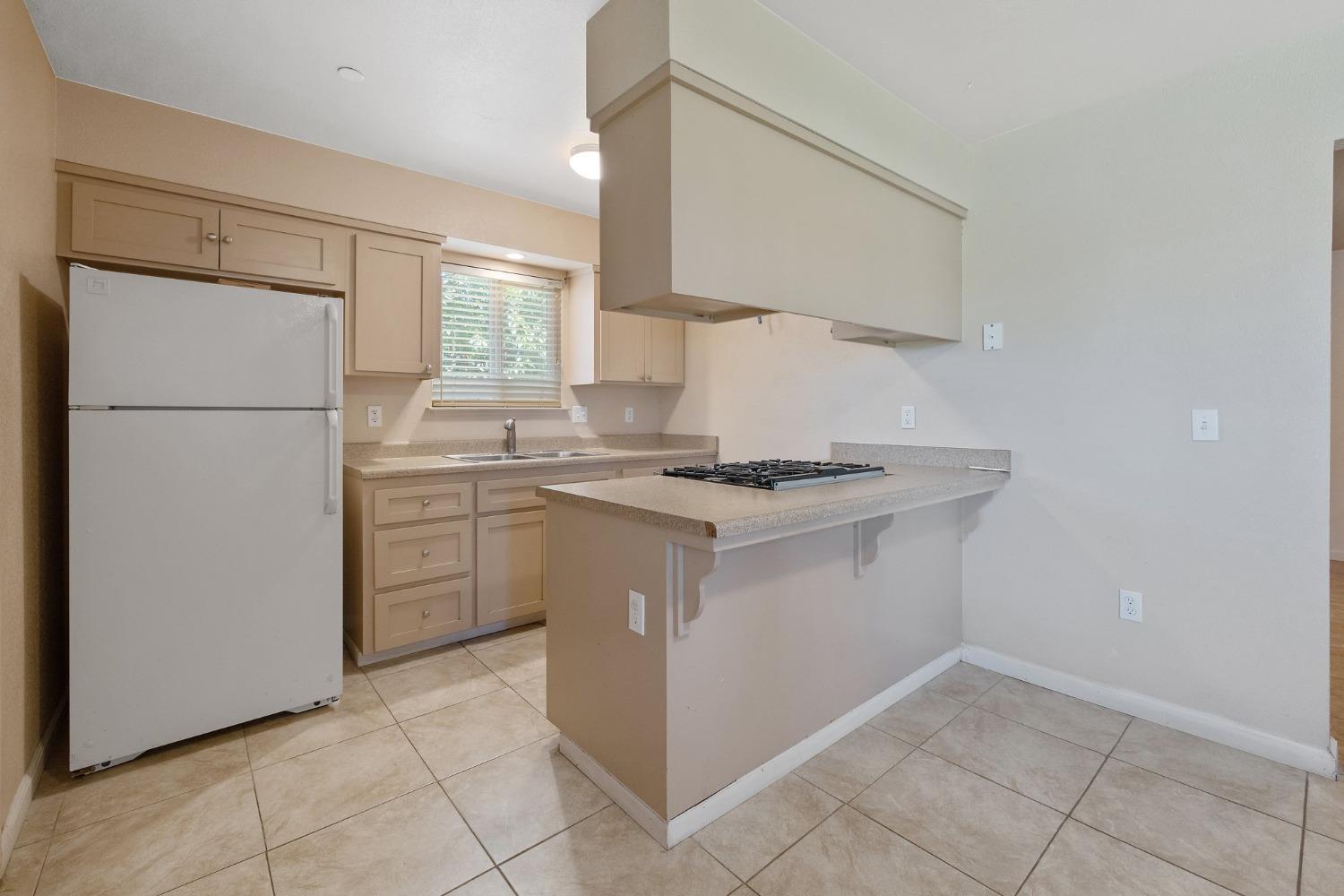 Detail Gallery Image 14 of 38 For 709 Shasta Dr, Hanford,  CA 93230 - 4 Beds | 2 Baths
