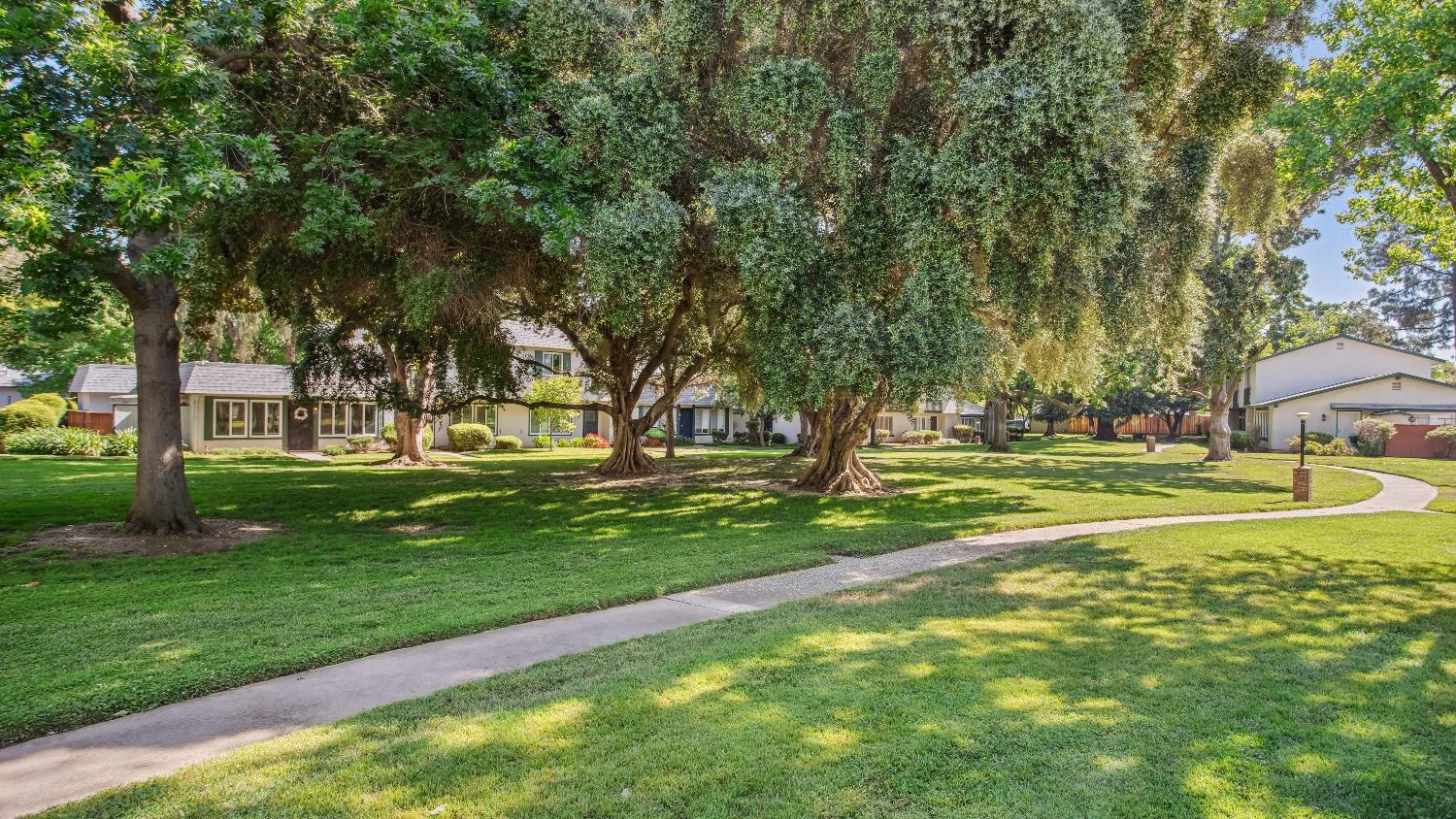 Detail Gallery Image 36 of 39 For 8903 Salmon Falls Dr #B,  Sacramento,  CA 95826 - 4 Beds | 2/1 Baths