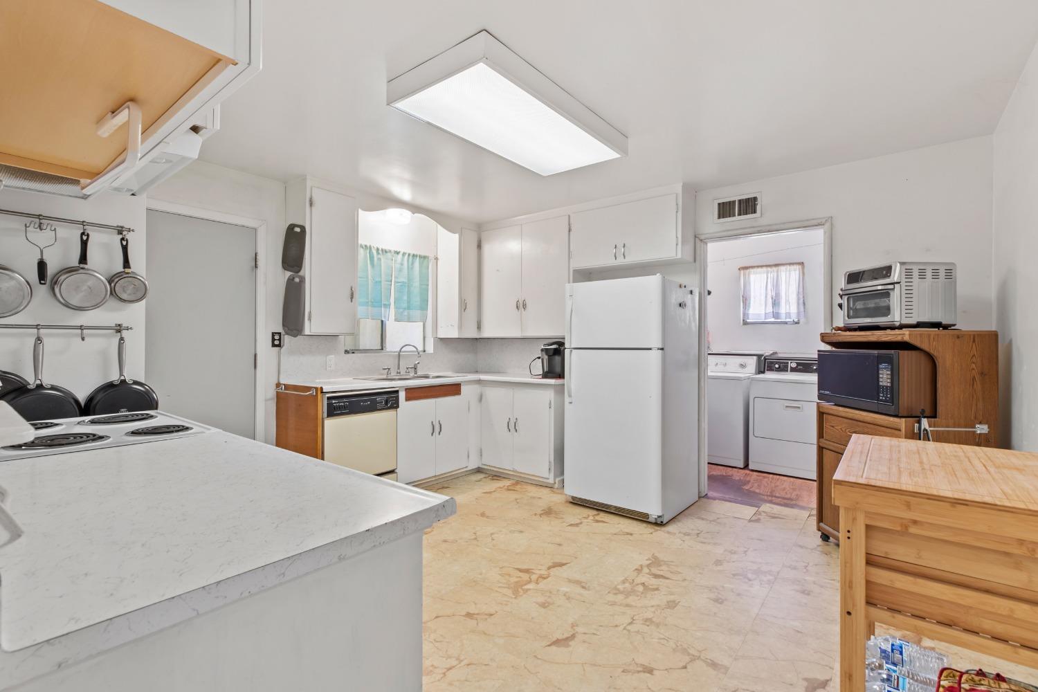 Detail Gallery Image 11 of 42 For 515 Locust Ave, Manteca,  CA 95337 - 3 Beds | 2 Baths
