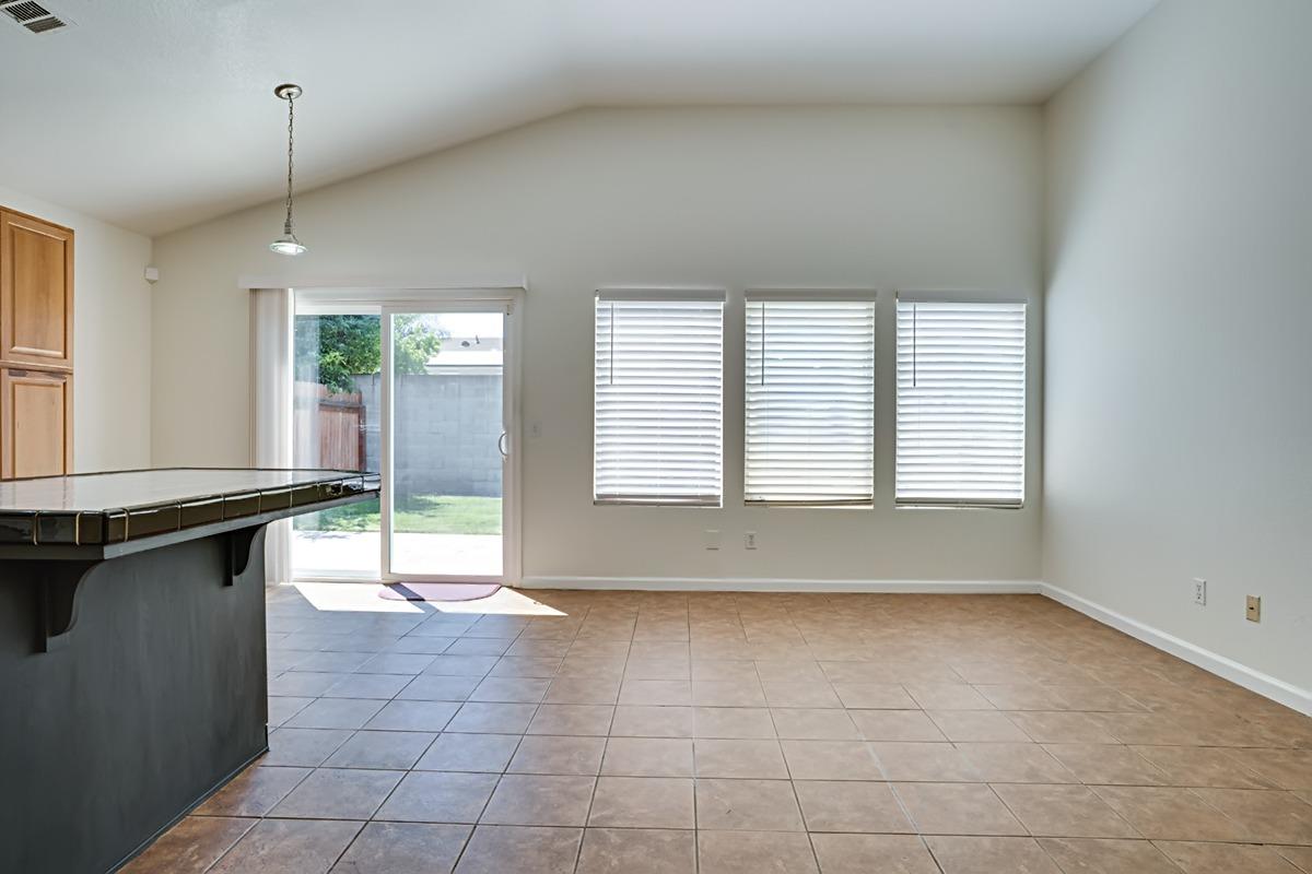 Detail Gallery Image 6 of 12 For 1839 Washo Way, Stockton,  CA 95206 - 4 Beds | 2 Baths
