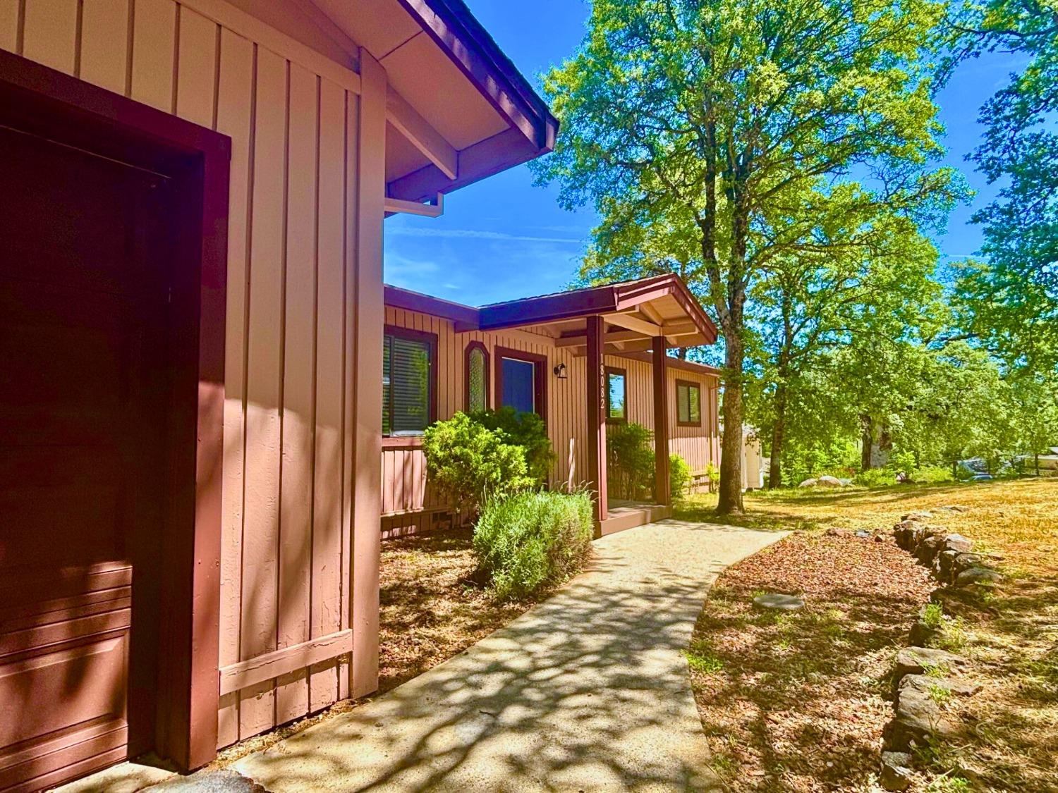 Detail Gallery Image 3 of 48 For 18082 Hummingbird Dr, Penn Valley,  CA 95946 - 3 Beds | 2 Baths