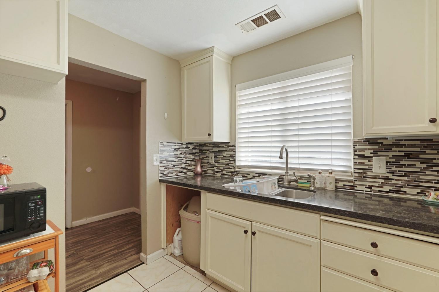 Detail Gallery Image 14 of 38 For 3460 Belleview Ave, Stockton,  CA 95206 - 3 Beds | 2 Baths