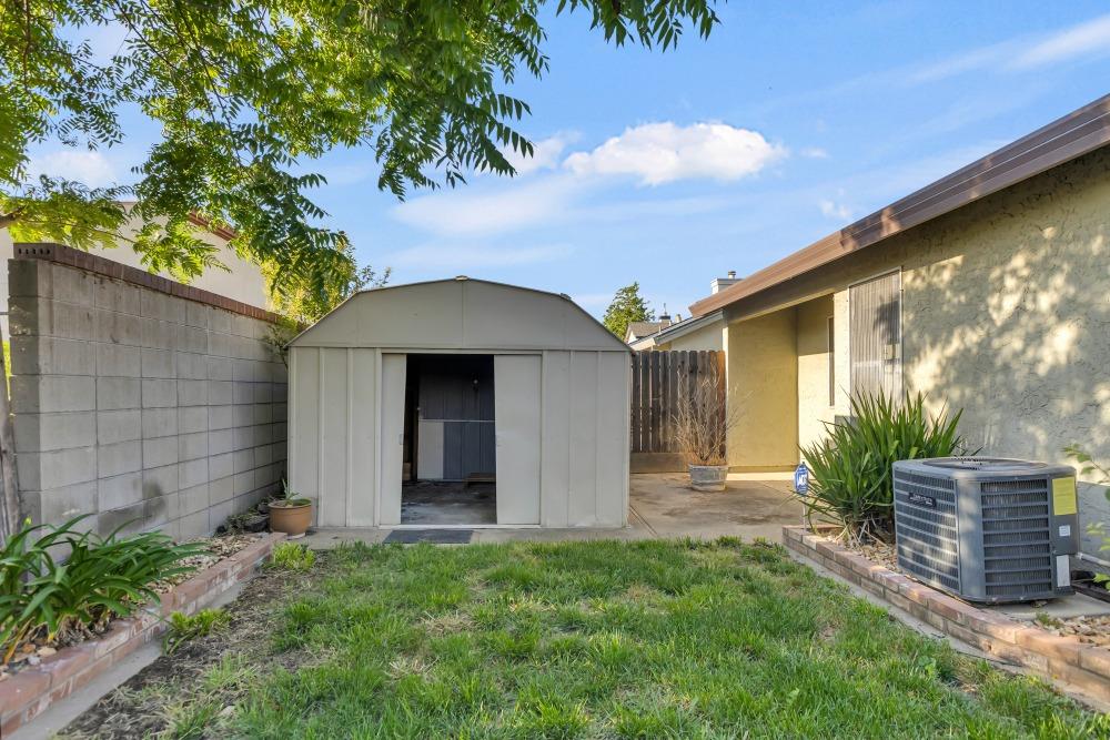 Detail Gallery Image 33 of 38 For 8068 Cardale Way, Sacramento,  CA 95829 - 3 Beds | 2 Baths