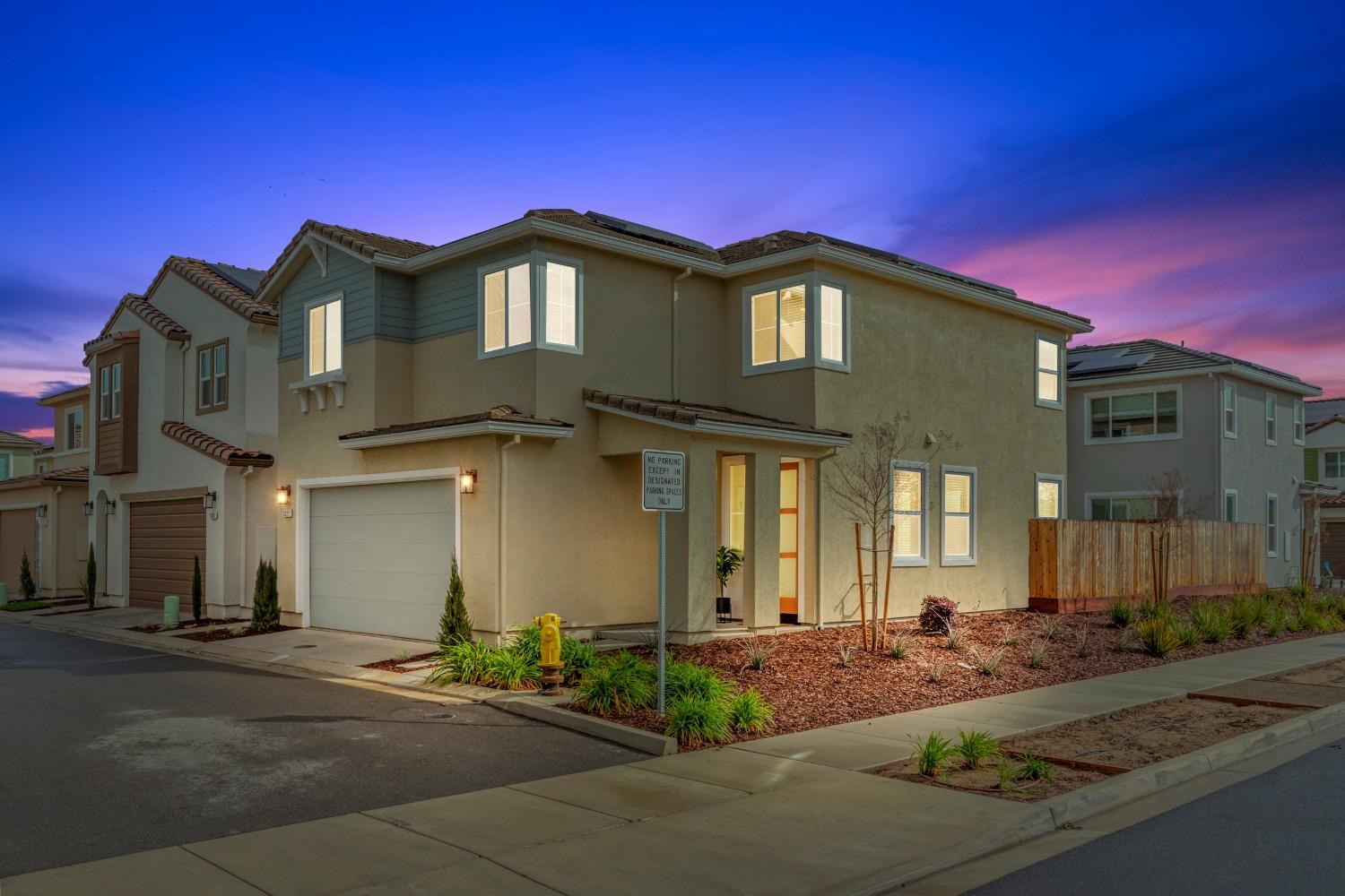 Detail Gallery Image 2 of 36 For 3922 Dedication Dr, Turlock,  CA 95382 - 3 Beds | 2/1 Baths