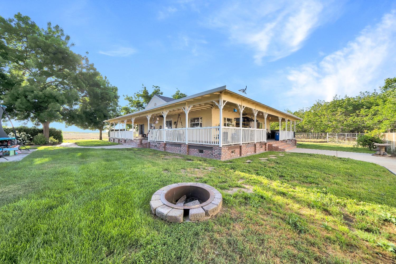 Detail Gallery Image 8 of 34 For 6630 Foote Rd, Ceres,  CA 95307 - 5 Beds | 3 Baths