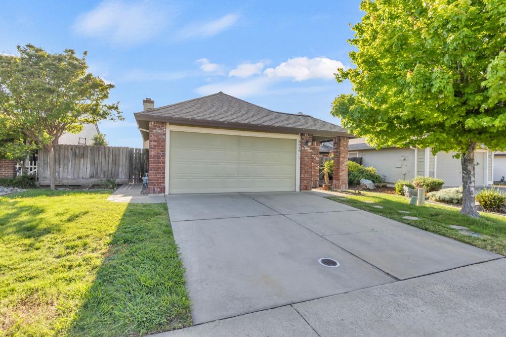 Detail Gallery Image 3 of 38 For 8068 Cardale Way, Sacramento,  CA 95829 - 3 Beds | 2 Baths