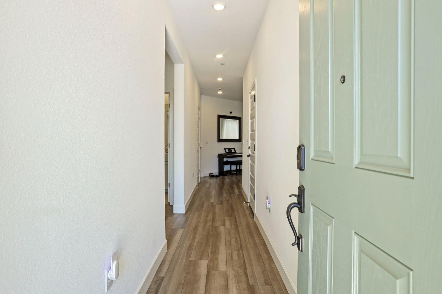 Detail Gallery Image 2 of 51 For 10332 Crab Apple Dr, Stockton,  CA 95219 - 3 Beds | 3 Baths