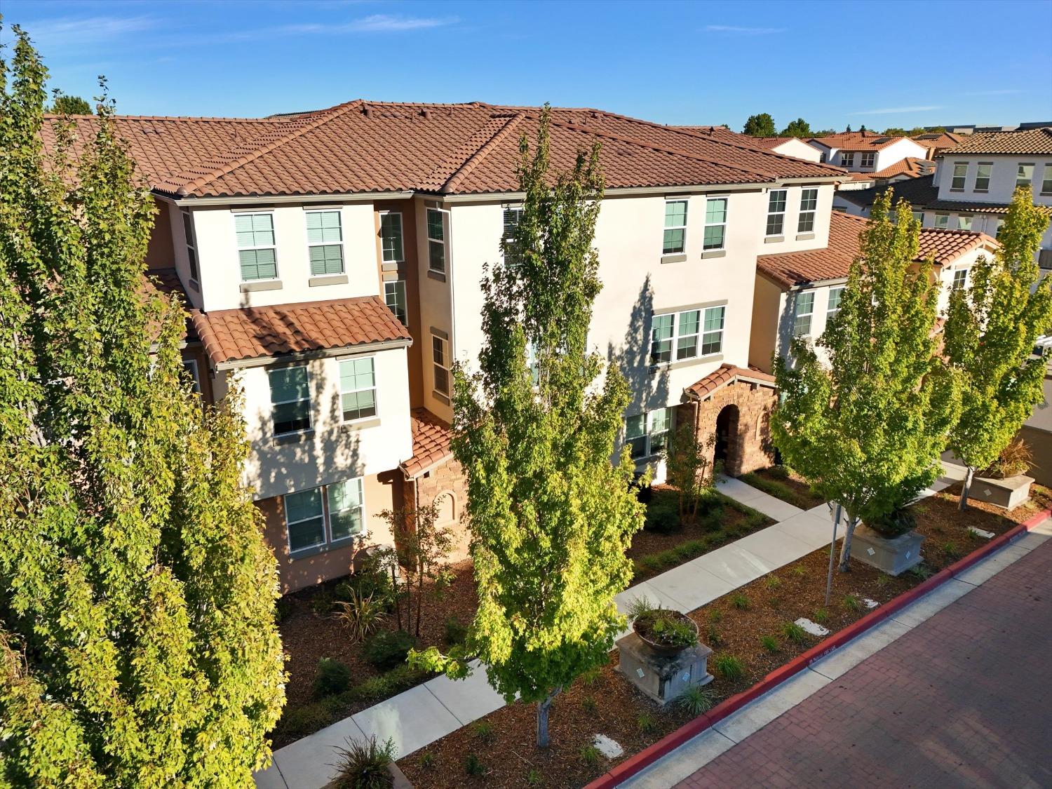 Detail Gallery Image 6 of 97 For 4474 Louvre Ln, Sacramento,  CA 95834 - 4 Beds | 3/1 Baths