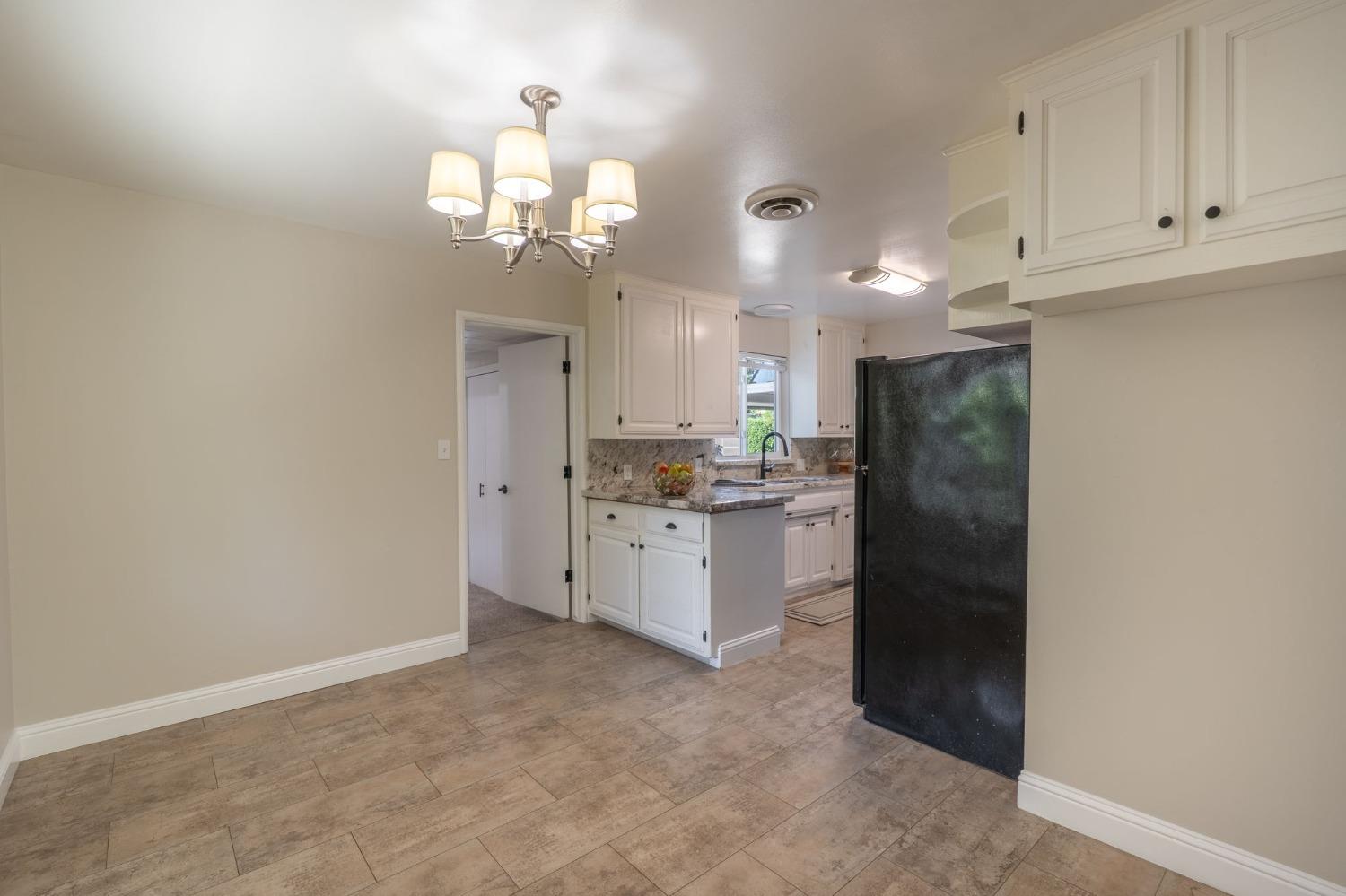 Louise Avenue, Modesto, California image 10