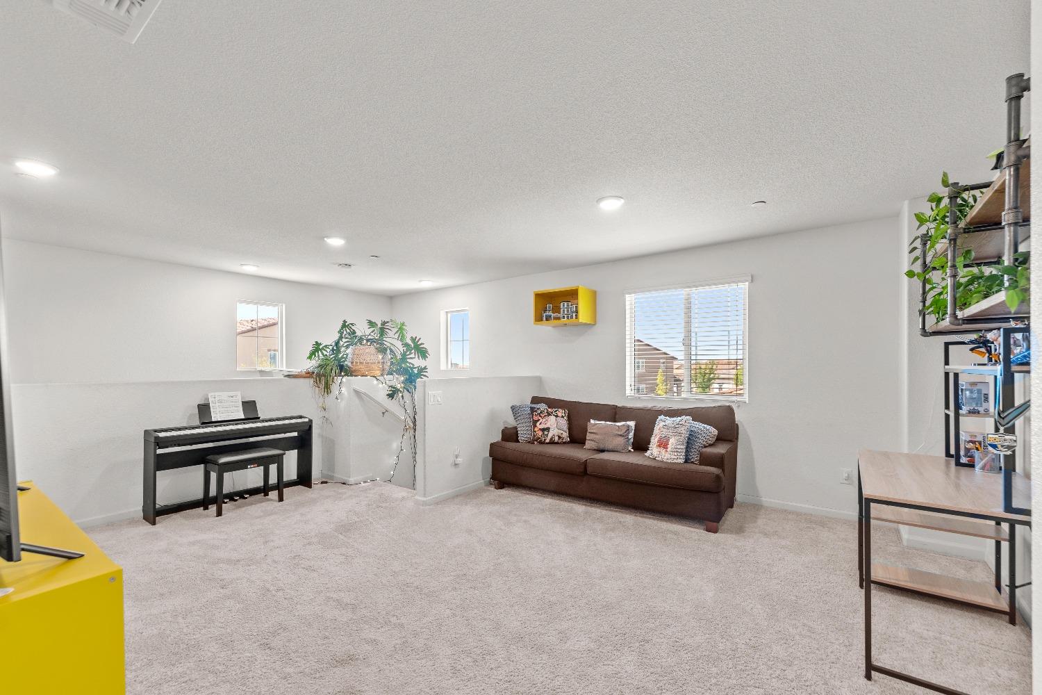 Detail Gallery Image 35 of 49 For 1033 Solstice St, Roseville,  CA 95747 - 4 Beds | 3 Baths