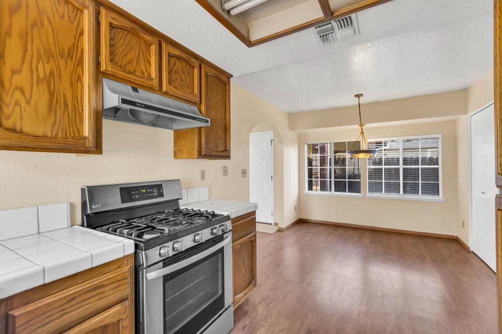 Detail Gallery Image 11 of 38 For 8068 Cardale Way, Sacramento,  CA 95829 - 3 Beds | 2 Baths