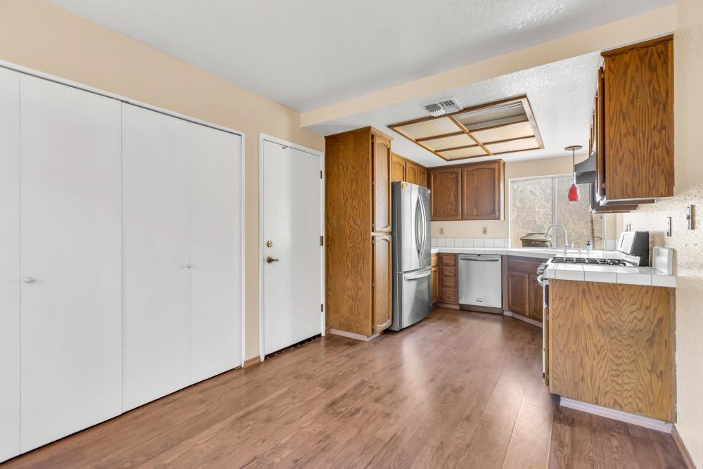 Detail Gallery Image 8 of 38 For 8068 Cardale Way, Sacramento,  CA 95829 - 3 Beds | 2 Baths