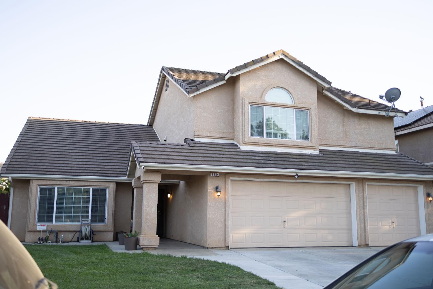 Detail Gallery Image 3 of 25 For 1684 via Milano, Gustine,  CA 95322 - 4 Beds | 3 Baths