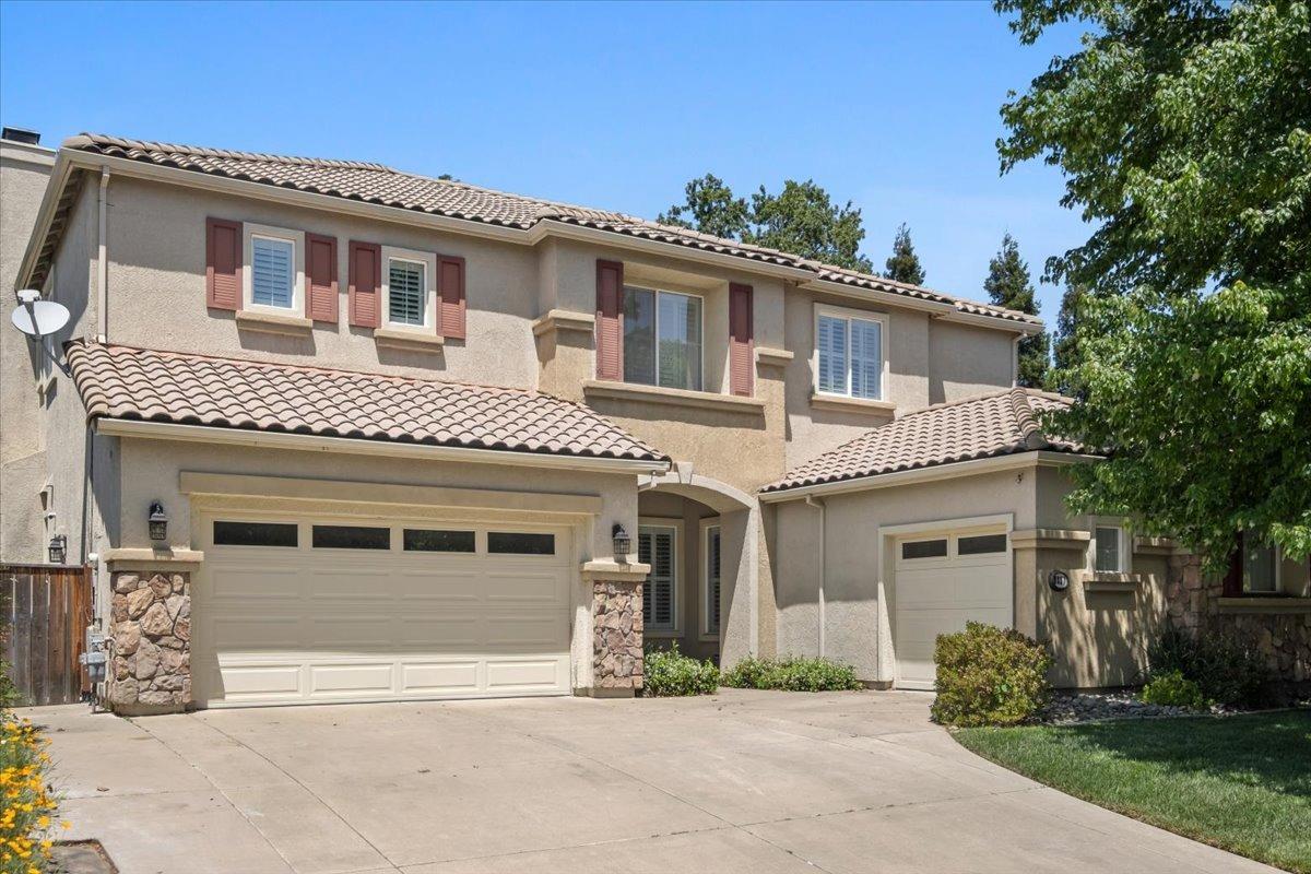 Detail Gallery Image 4 of 49 For 9837 Valgrande Way, Elk Grove,  CA 95757 - 5 Beds | 4 Baths