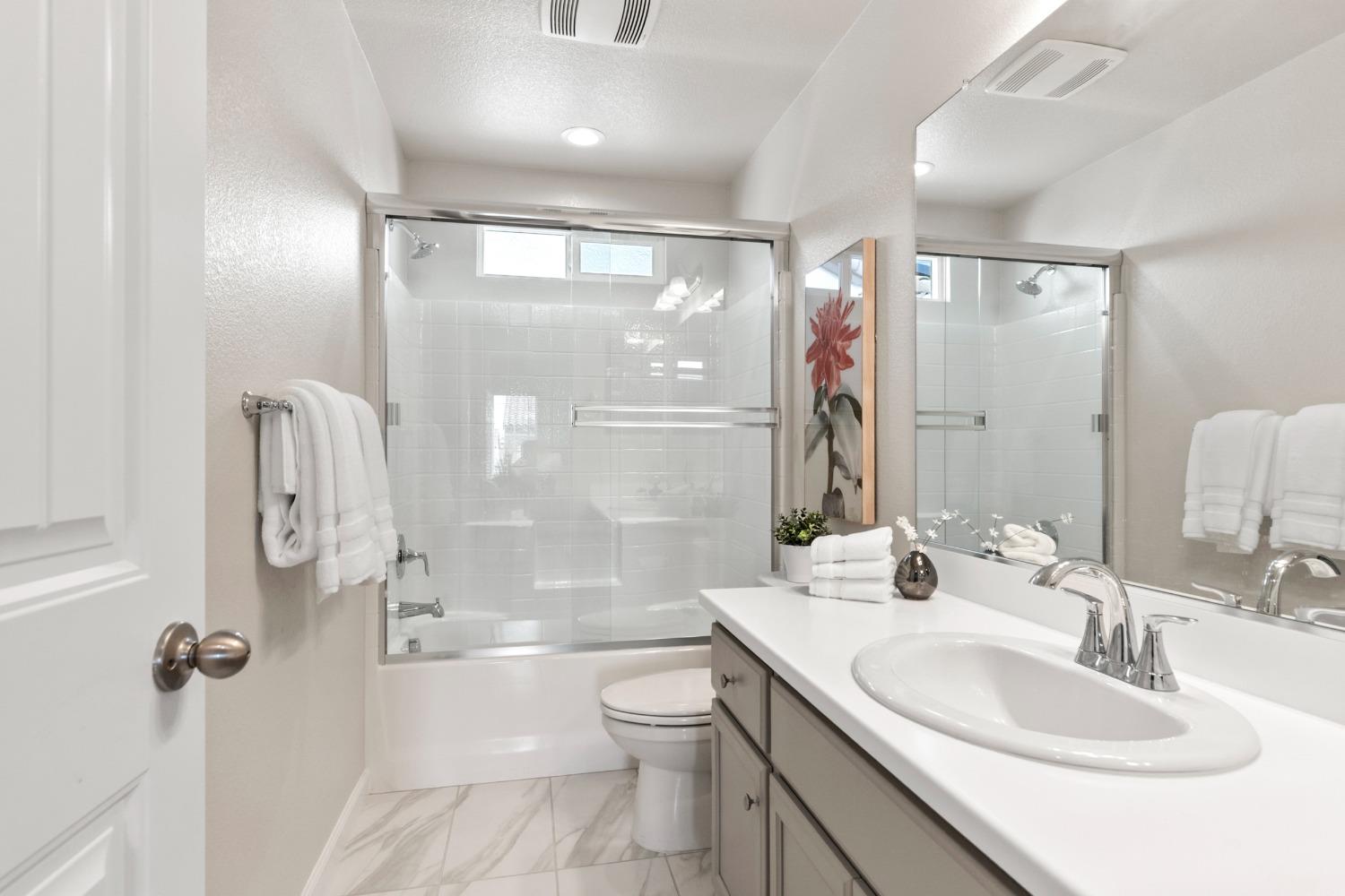 Detail Gallery Image 19 of 36 For 3922 Dedication Dr, Turlock,  CA 95382 - 3 Beds | 2/1 Baths