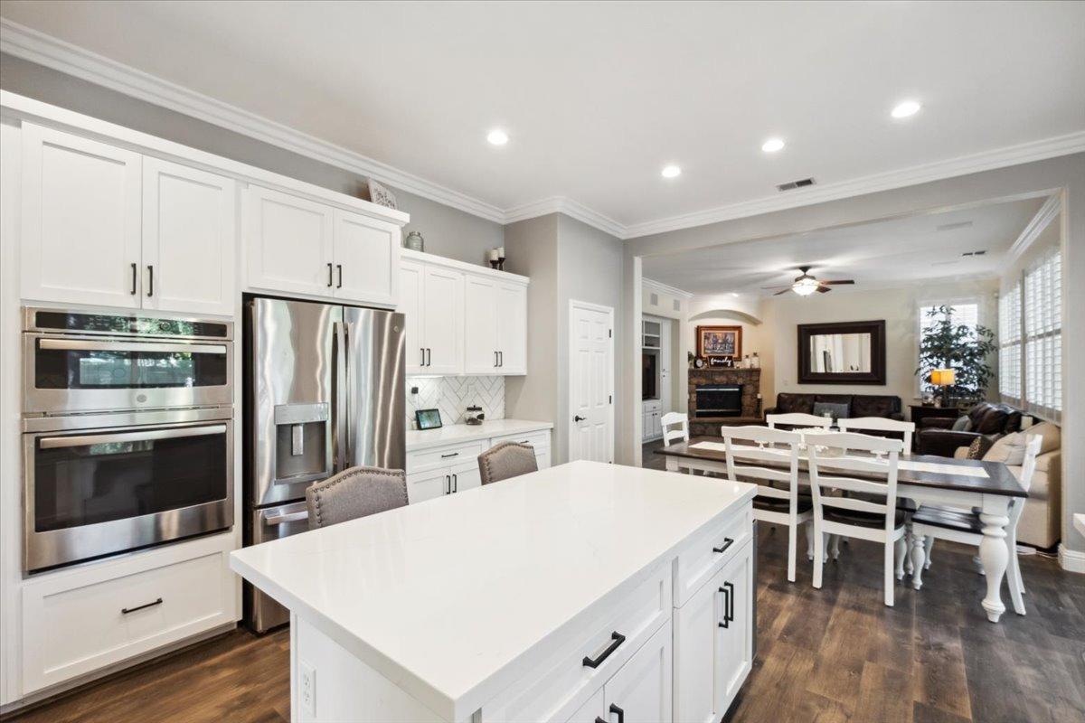 Detail Gallery Image 12 of 49 For 9837 Valgrande Way, Elk Grove,  CA 95757 - 5 Beds | 4 Baths