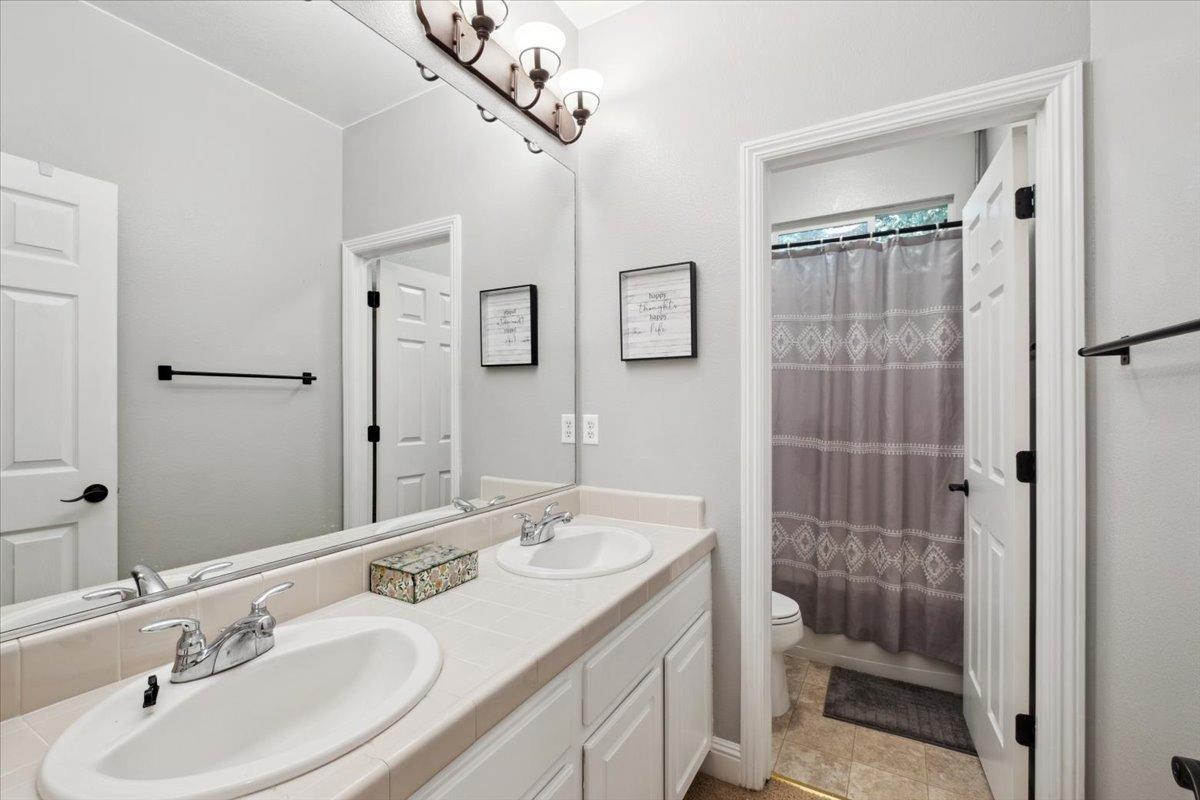 Detail Gallery Image 34 of 49 For 9837 Valgrande Way, Elk Grove,  CA 95757 - 5 Beds | 4 Baths