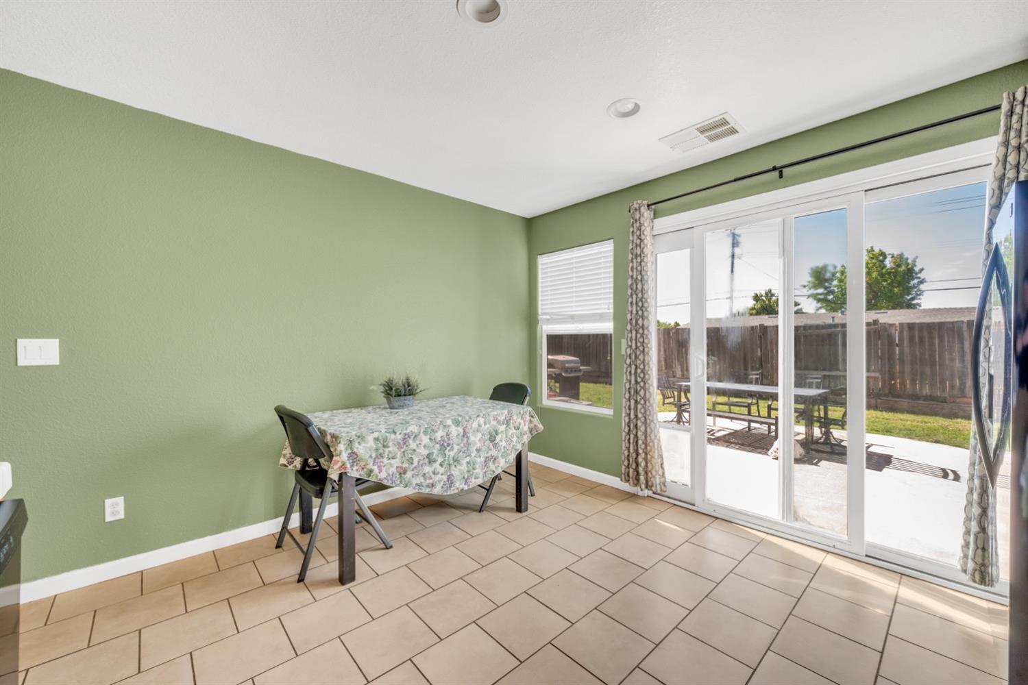 Detail Gallery Image 20 of 47 For 1684 Valley Meadows Dr, Olivehurst,  CA 95961 - 3 Beds | 2 Baths