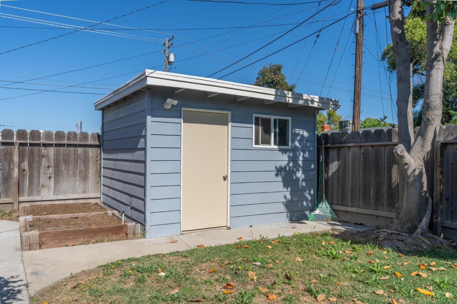 Louise Avenue, Modesto, California image 31