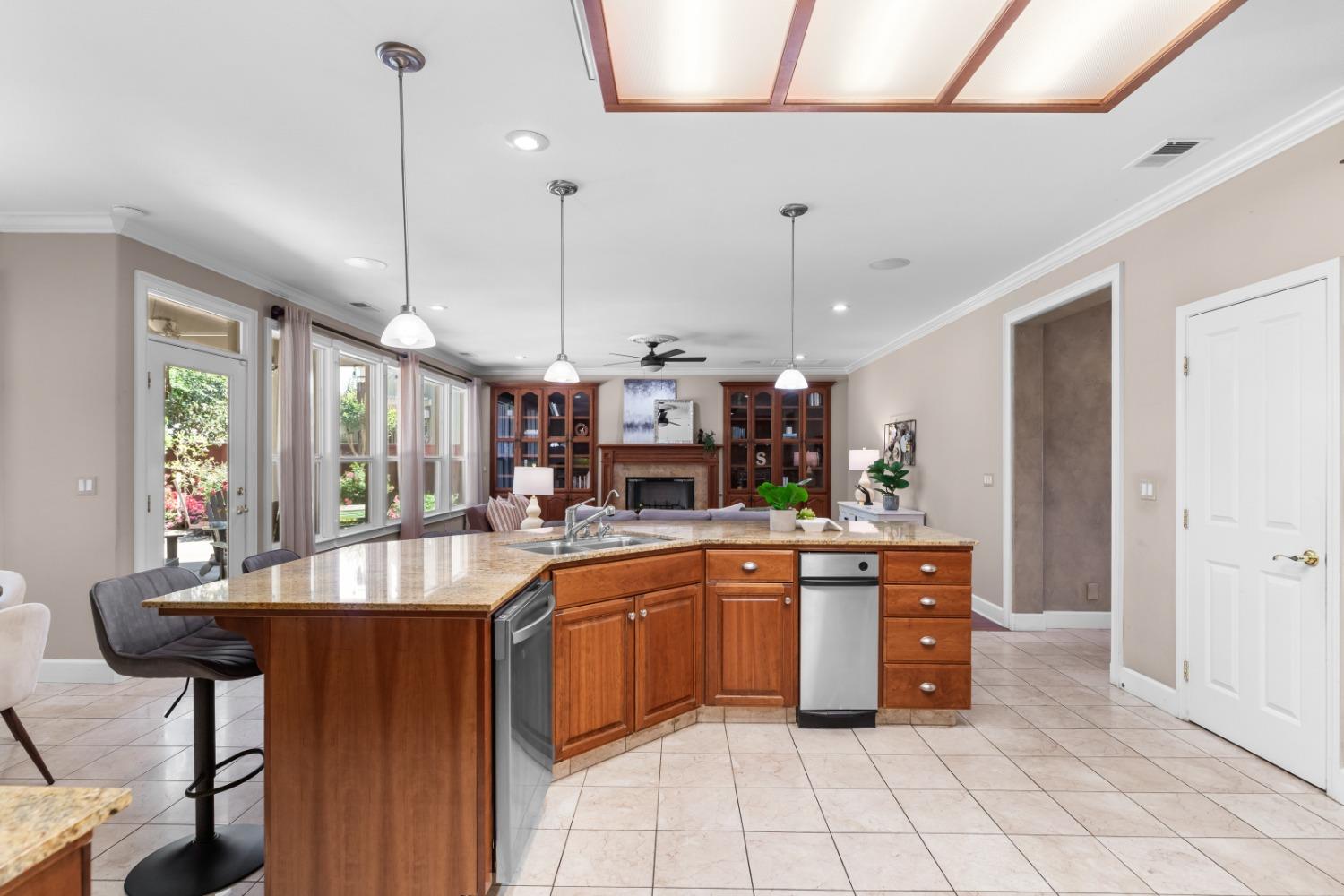 Detail Gallery Image 18 of 84 For 5036 Spanish Bay Cir, Stockton,  CA 95219 - 4 Beds | 3 Baths
