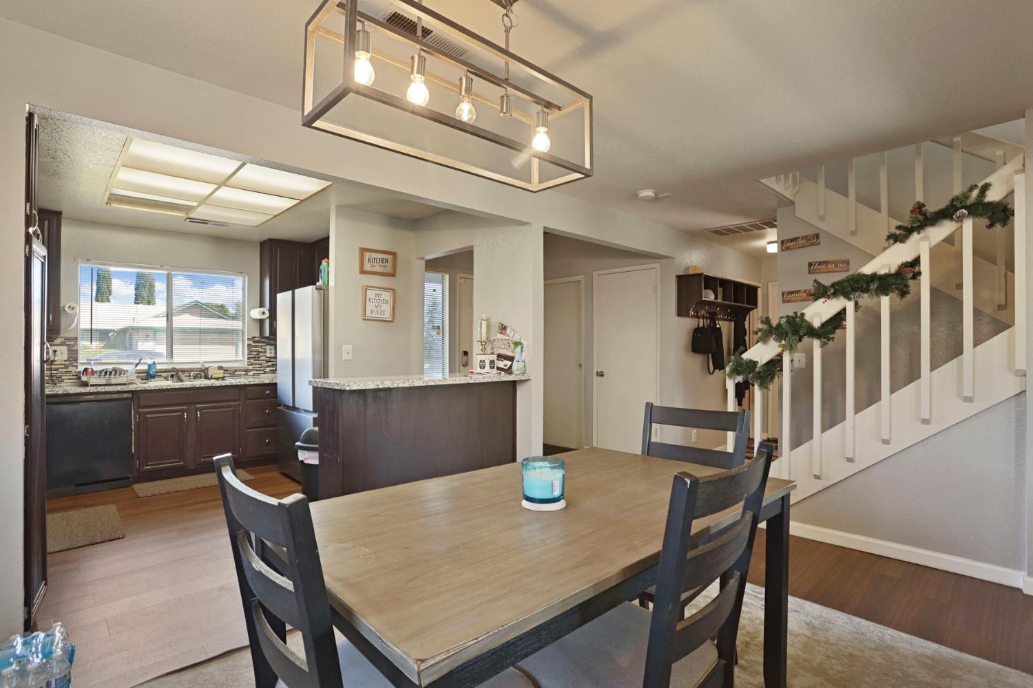 Detail Gallery Image 6 of 35 For 1122 Morning Dew Pl, Stockton,  CA 95210 - 3 Beds | 2/1 Baths