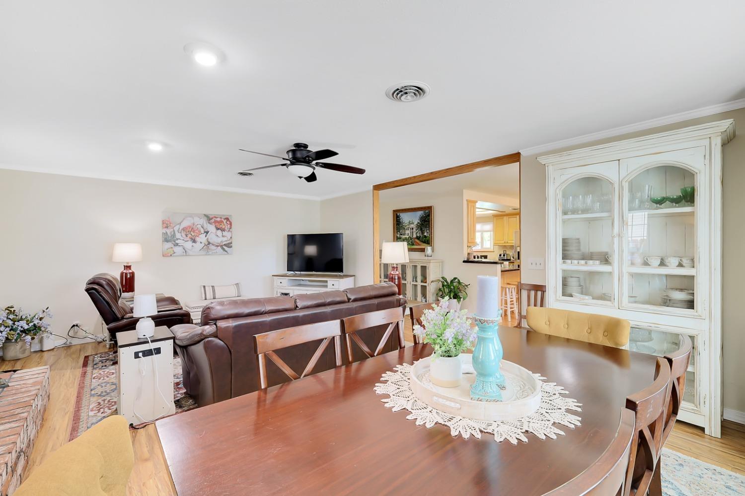 Detail Gallery Image 4 of 24 For 1722 Clark Ave, Yuba City,  CA 95991 - 3 Beds | 2 Baths