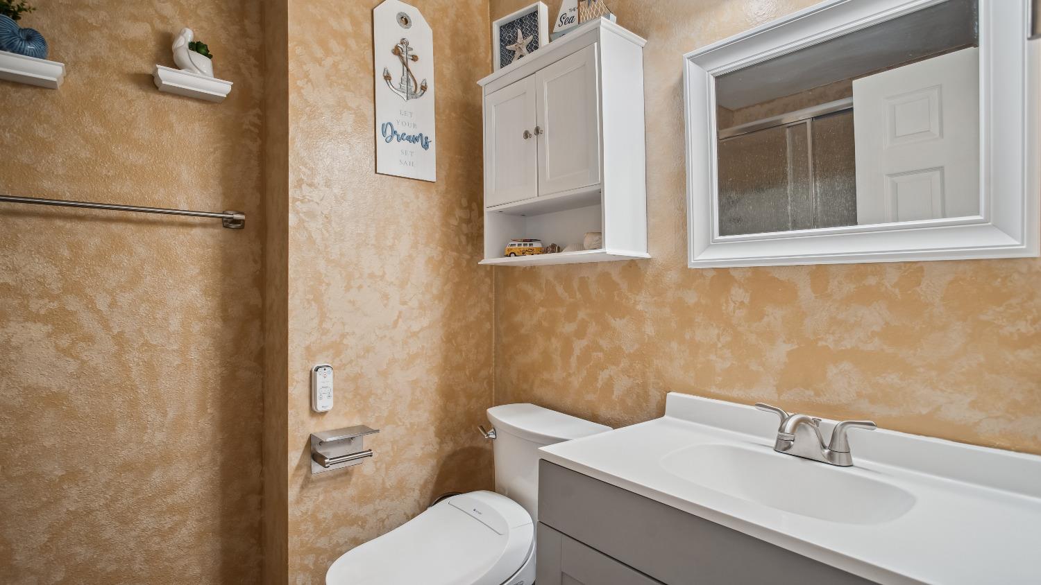 Detail Gallery Image 18 of 39 For 8903 Salmon Falls Dr #B,  Sacramento,  CA 95826 - 4 Beds | 2/1 Baths