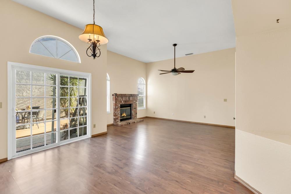 Detail Gallery Image 13 of 38 For 8068 Cardale Way, Sacramento,  CA 95829 - 3 Beds | 2 Baths