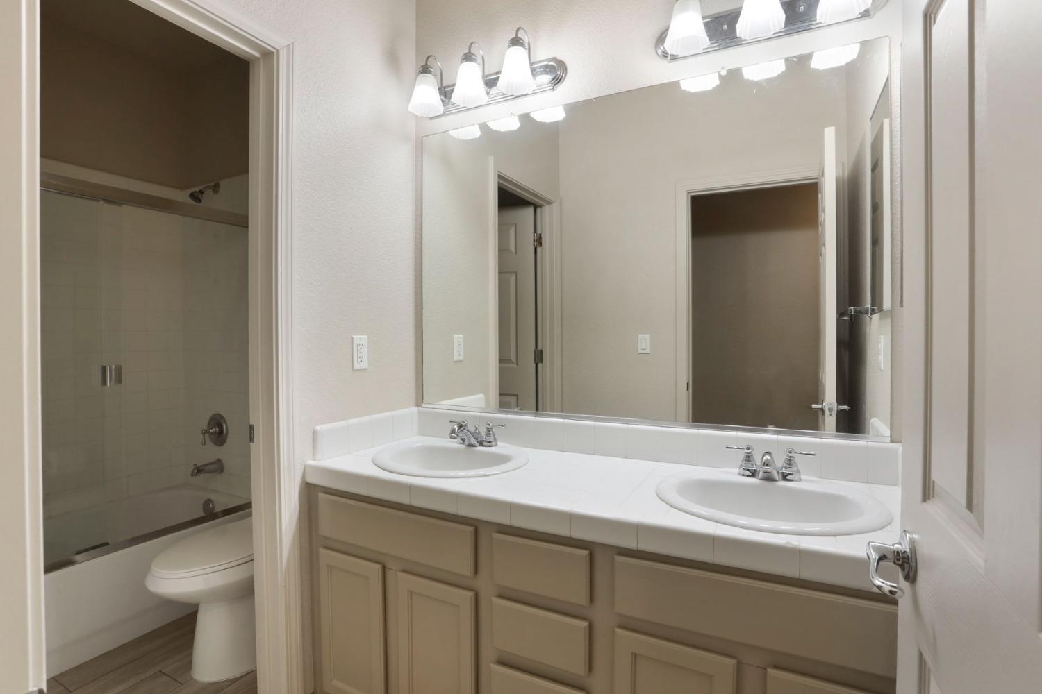 Detail Gallery Image 11 of 38 For 1401 Oasis Ln, Patterson,  CA 95363 - 4 Beds | 2/1 Baths
