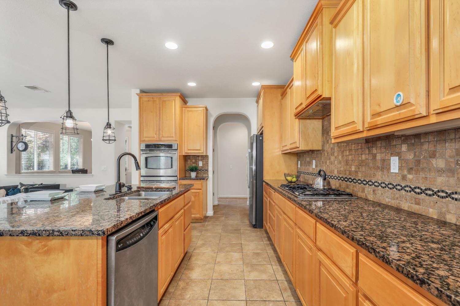 Detail Gallery Image 12 of 64 For 549 Fresian Dr, Oakdale,  CA 95361 - 4 Beds | 3/1 Baths