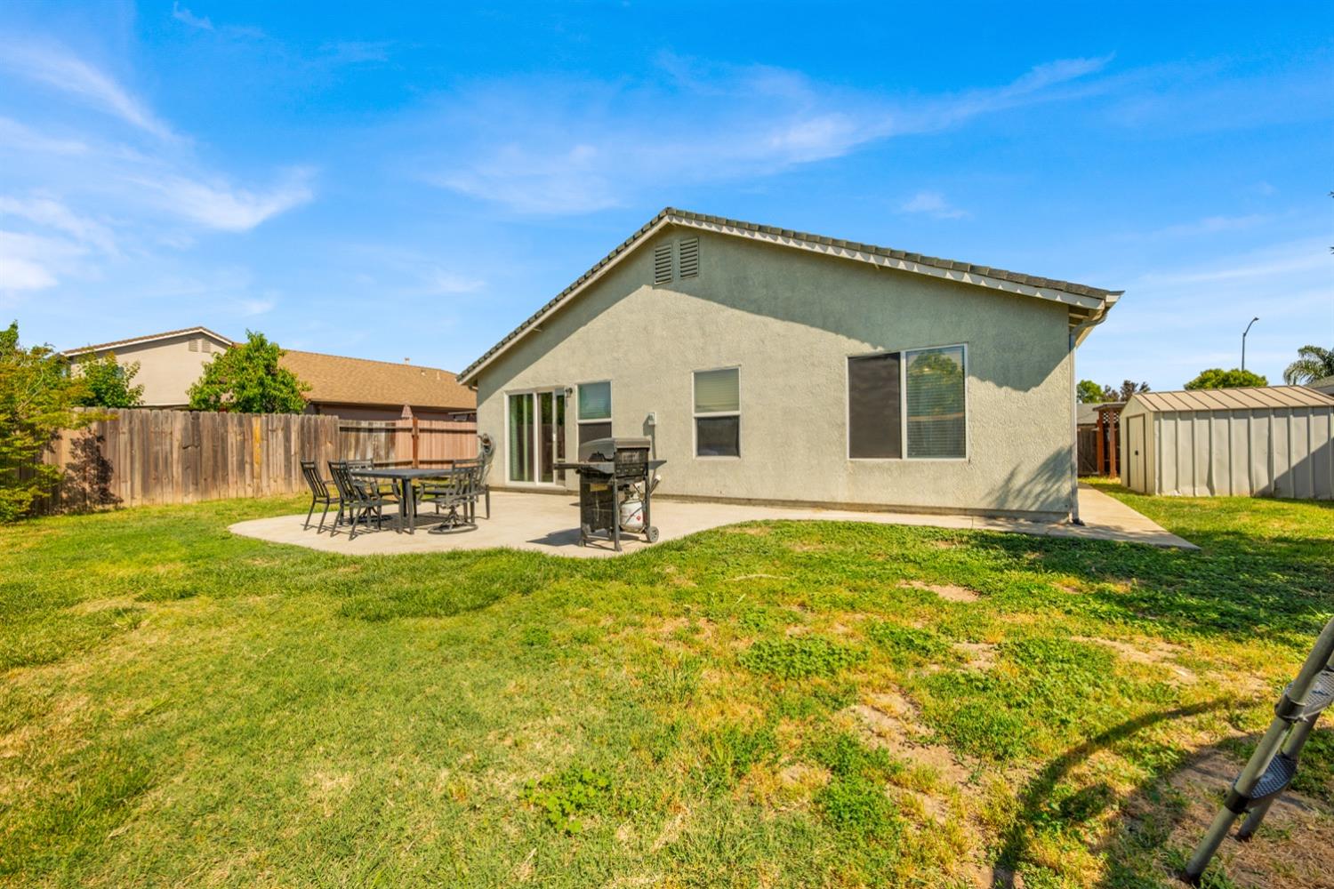Detail Gallery Image 4 of 47 For 1684 Valley Meadows Dr, Olivehurst,  CA 95961 - 3 Beds | 2 Baths
