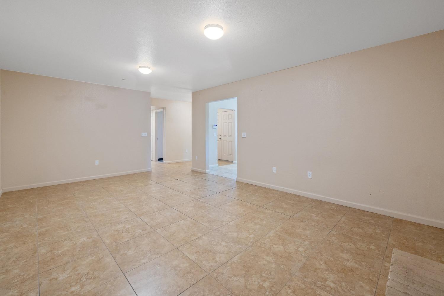 Detail Gallery Image 10 of 38 For 709 Shasta Dr, Hanford,  CA 93230 - 4 Beds | 2 Baths