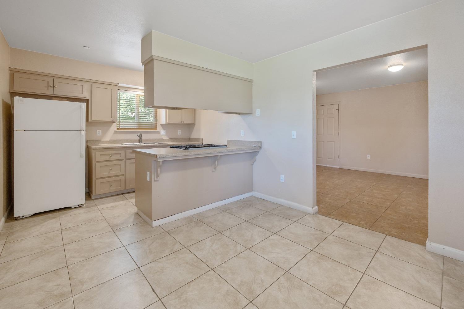 Detail Gallery Image 13 of 38 For 709 Shasta Dr, Hanford,  CA 93230 - 4 Beds | 2 Baths