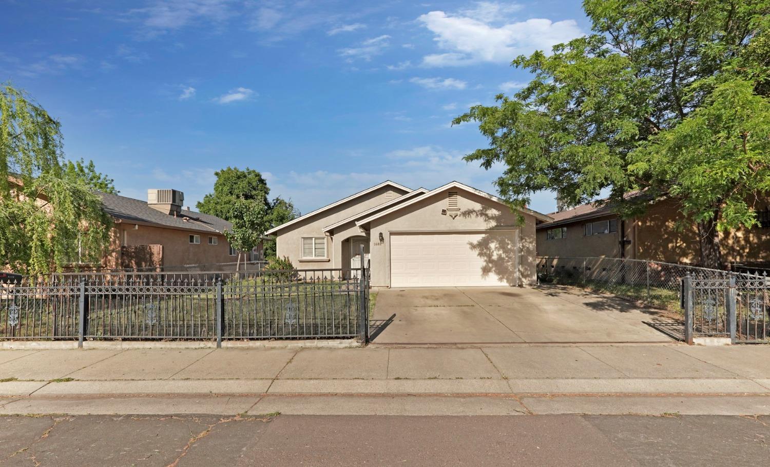 Detail Gallery Image 1 of 38 For 3460 Belleview Ave, Stockton,  CA 95206 - 3 Beds | 2 Baths